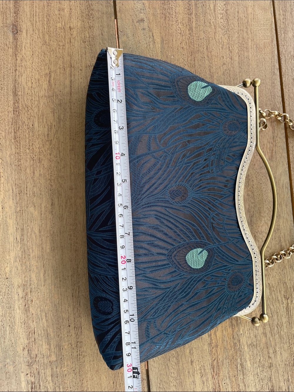 Vintage-Inspired Blue Embroidered Evening Bag with Gold Chain - Picture 9 of 11